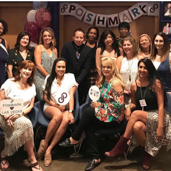 Posh N’ Sip Las Vegas Holiday Style hosted by @Poshmamasells and @Jill555 12/19 - Picture 4 of 7